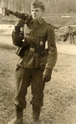 wehrmacht_soldier_with_mg34.jpg