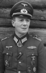 05e4 Gerhard Schmidhuber, der letzte Divisionskommandeur (Bild vom 14. Januar 1944 als Oberst).jpg