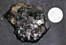 Calcite on basalt, O & G Qy., Southbury, New Haven Co., CT, US dime for size, Natural light.JPG