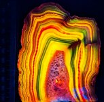 Agate, dyed bookend, Brazil, LW 365nm.jpg