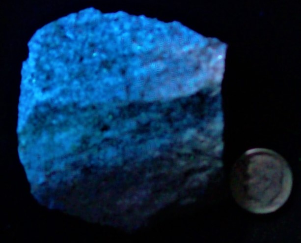 Microcline, Franklin Mine, Franklin, Sussex Co., NJ, US dime for scale, SW 254nm.JPG